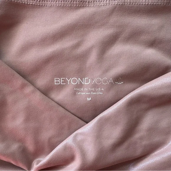Beyond Yoga Pearlized High Waisted Midi Legging Brazen Blush Rose Shinny medium - Picture 7 of 8